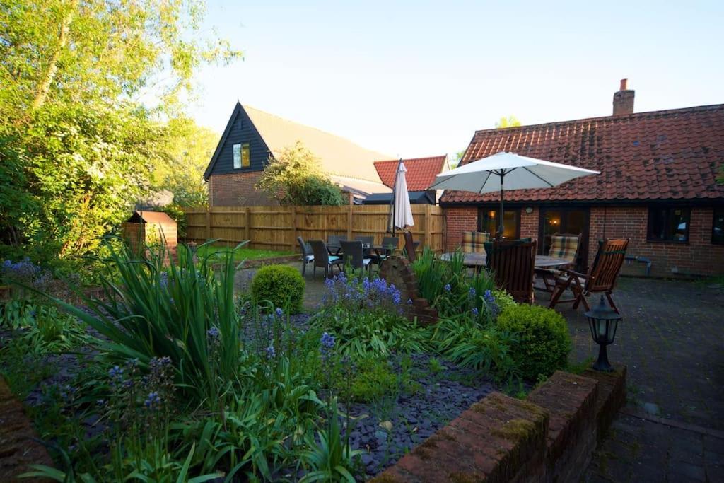 Stunning Barn Conversion Ideal For Large Families Bildeston Exterior photo